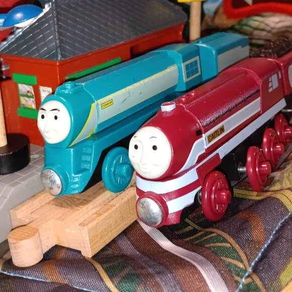Thomas Wooden Railway Train Engine Track Connor and Caitlin - Picture 2 of 4